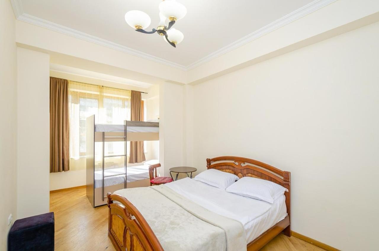 Areva Hostel & Apartment Ереван Экстерьер фото