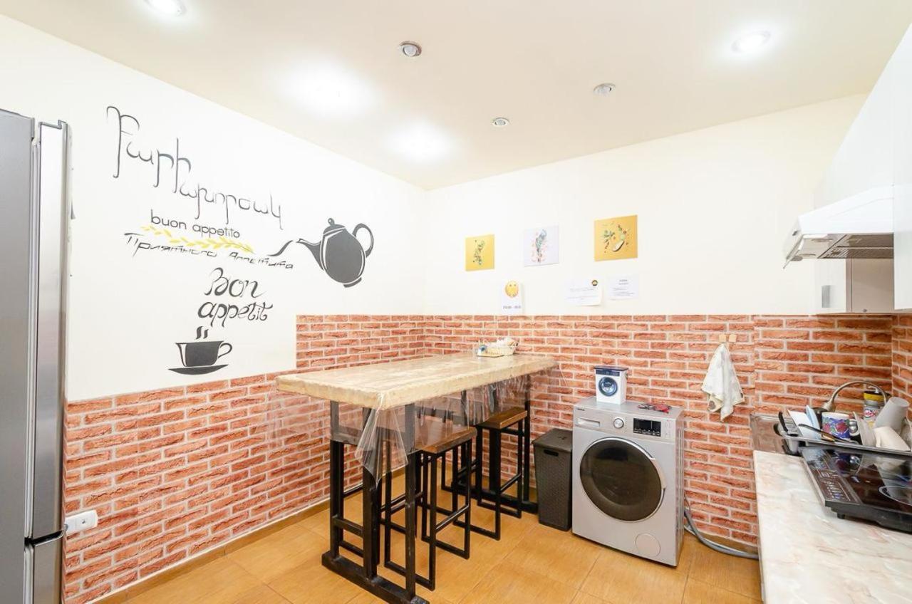 Areva Hostel & Apartment Ереван Экстерьер фото